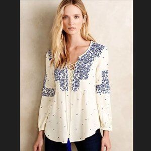 Anthropologie white peasant top blue embroidery Vanessa Virginia - Sz 6
